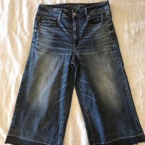 Very cute American Eagle Festival super stretch crop jeans.